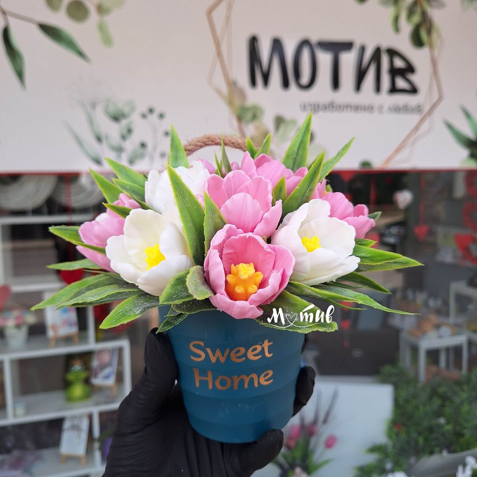 Кашпа Sweet Home с лалета 35лв
