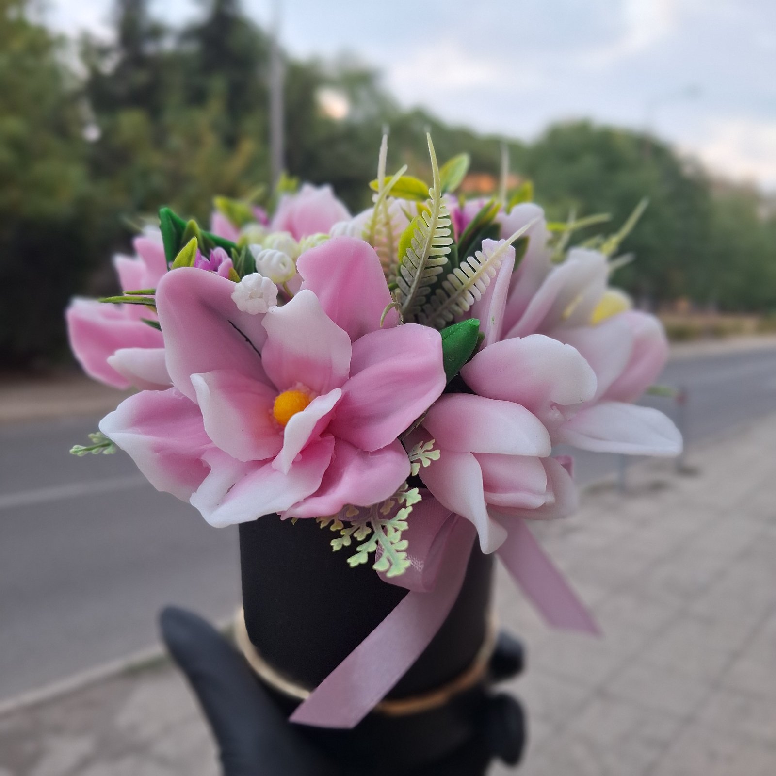 Черна кутия с магнолии