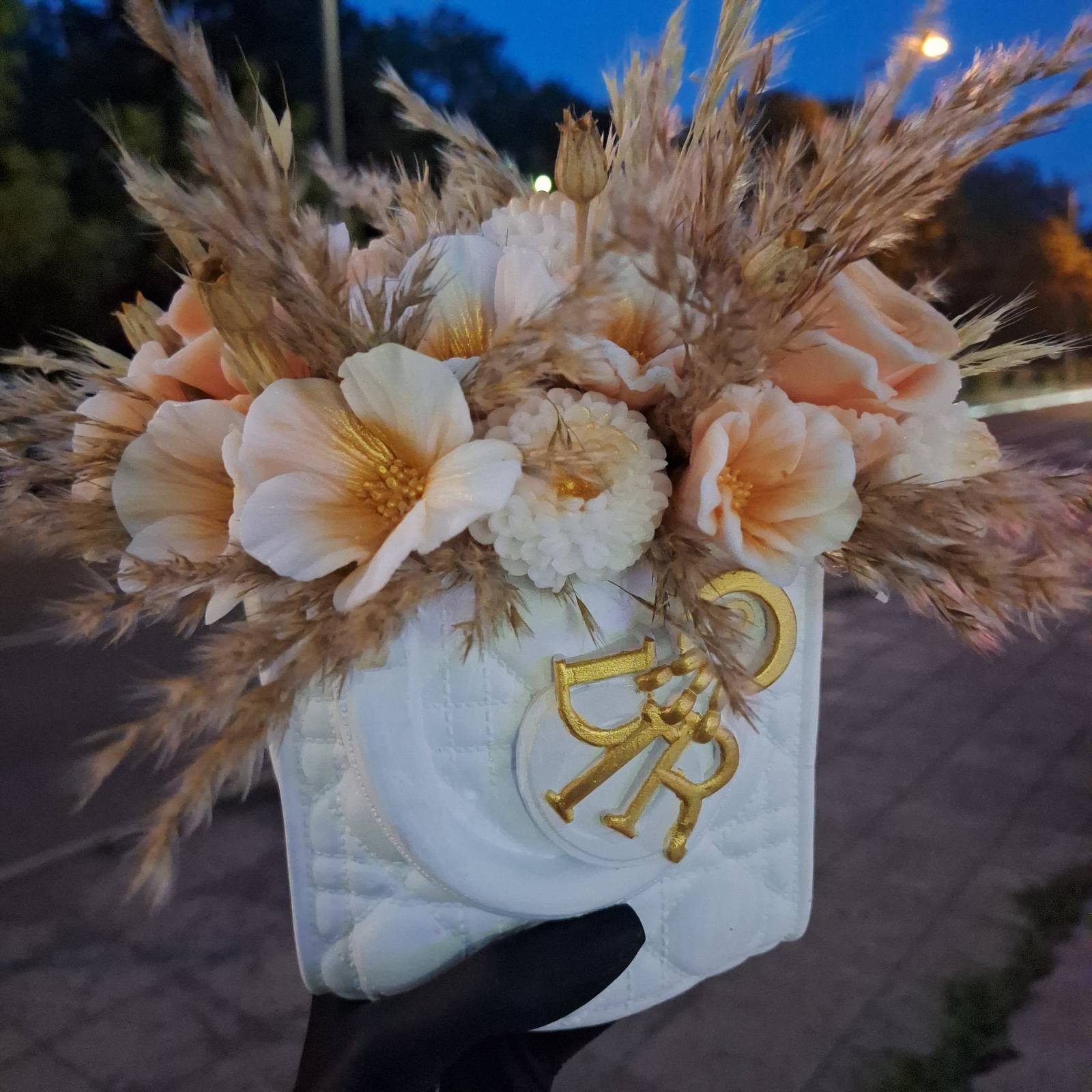 Слонче в тюл